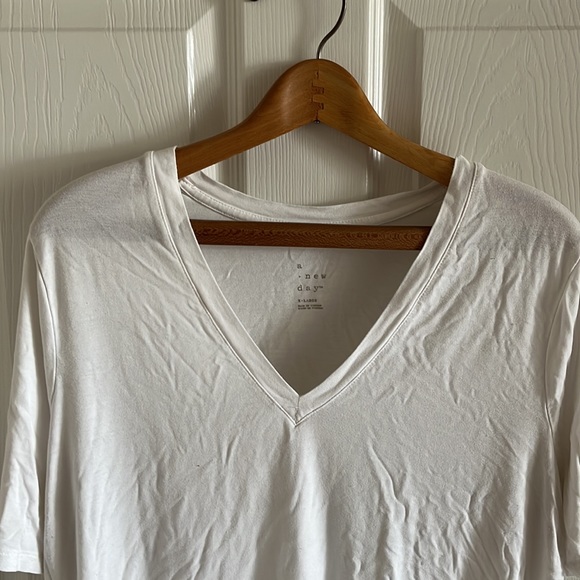 A New Day Women's Short Sleeve V-Neck T-Shirt Size X-Large - Picture 3 of 7